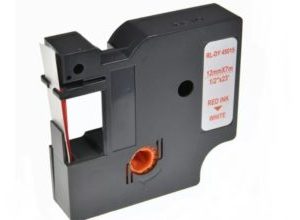 סרט תואם DYMO 45015 דימו 12מ”מ / 7מ’ אדום על רקע לבן